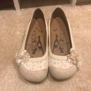 Size 7.5 cream colored flats